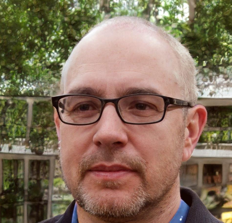 Retrato de Héctor Olvera